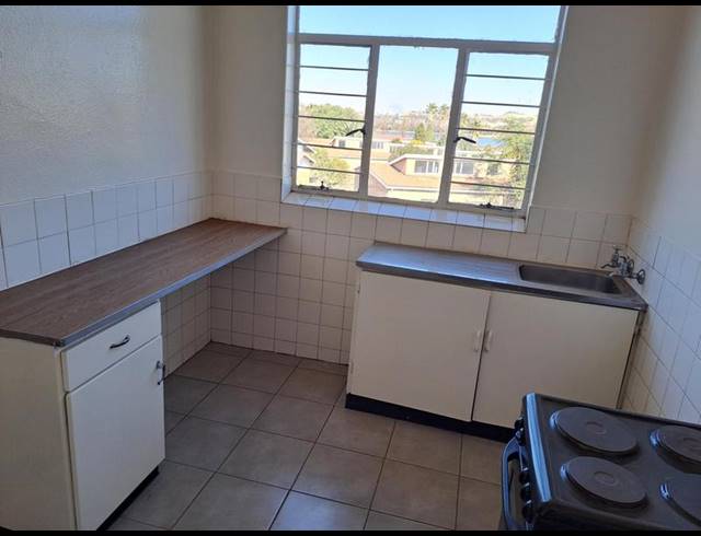 1 BEDROOM PROPERTY TO RENT IN FLORIDA LAKE